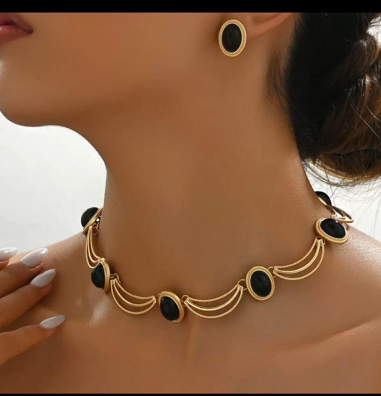 Gold Necklace and Earrings Set – elegant 2-in-1 gold jewelry set for women, featuring matching earrings and necklace.