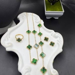 Green Clover Jewellery Set: Necklace, Bracelet, Ring and Earrings