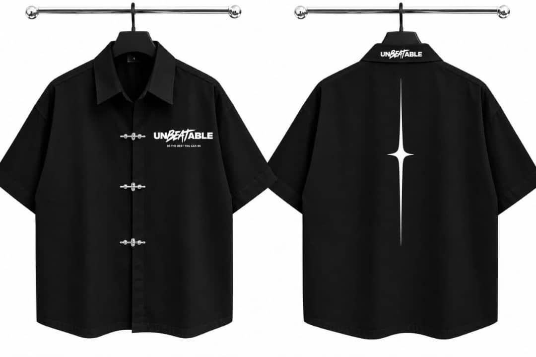 Men’s Short-Sleeve Shirt with Metal Clasp Buttons