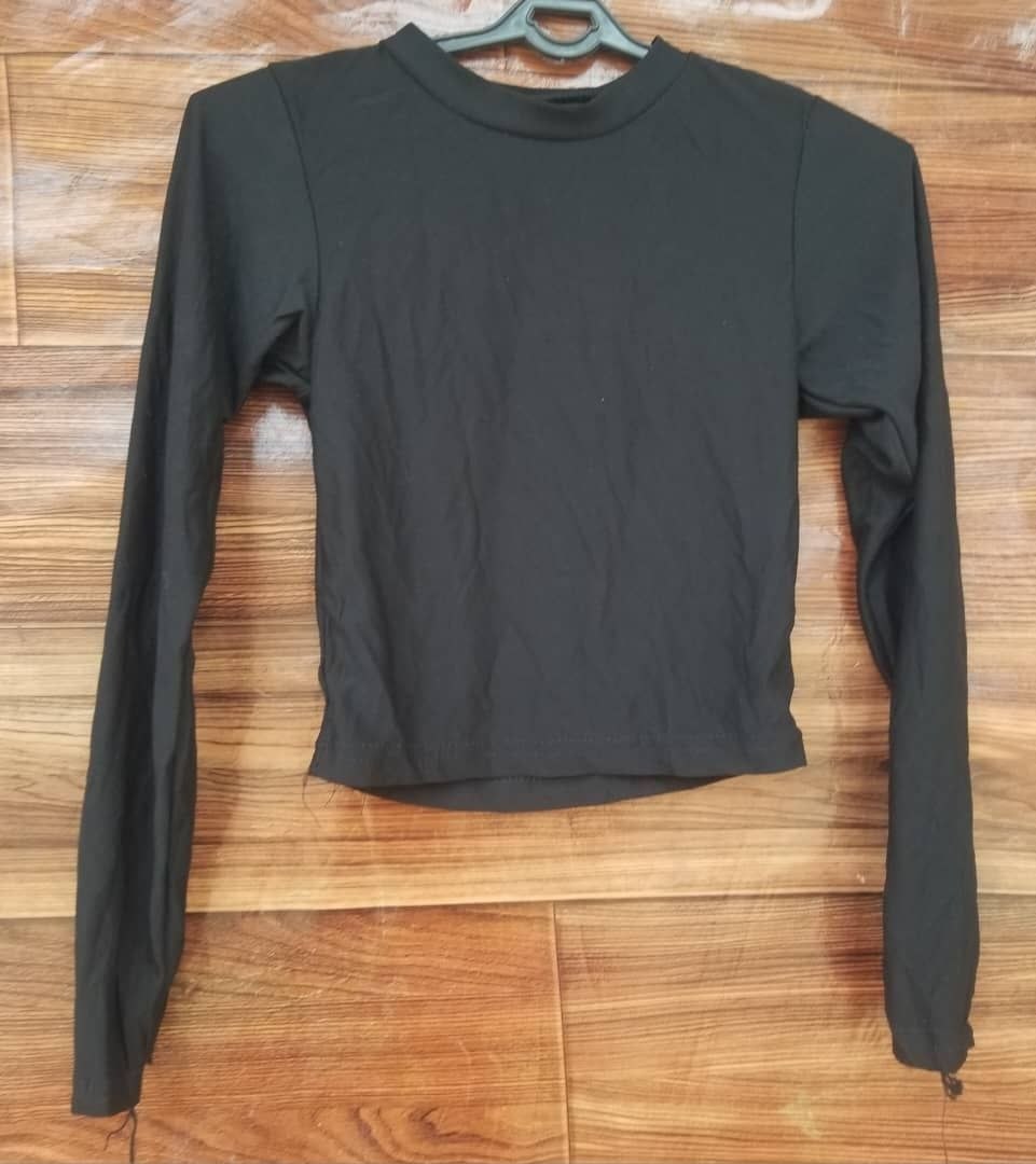 Women’s Long-Sleeve Mock-Neck Crop Top