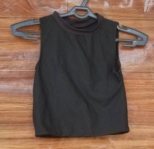 Women’s Sleeveless Mock-Neck Crop Top