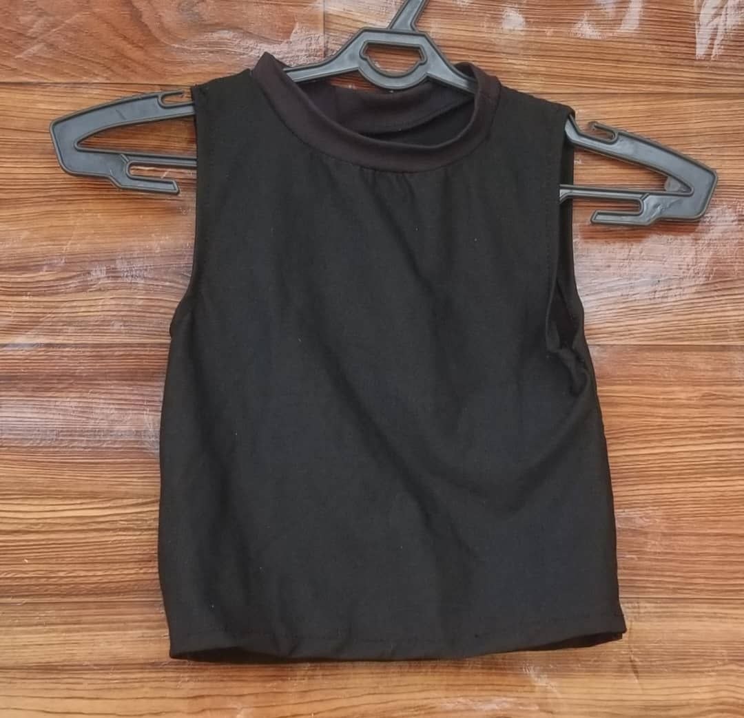 Women’s Sleeveless Mock-Neck Crop Top